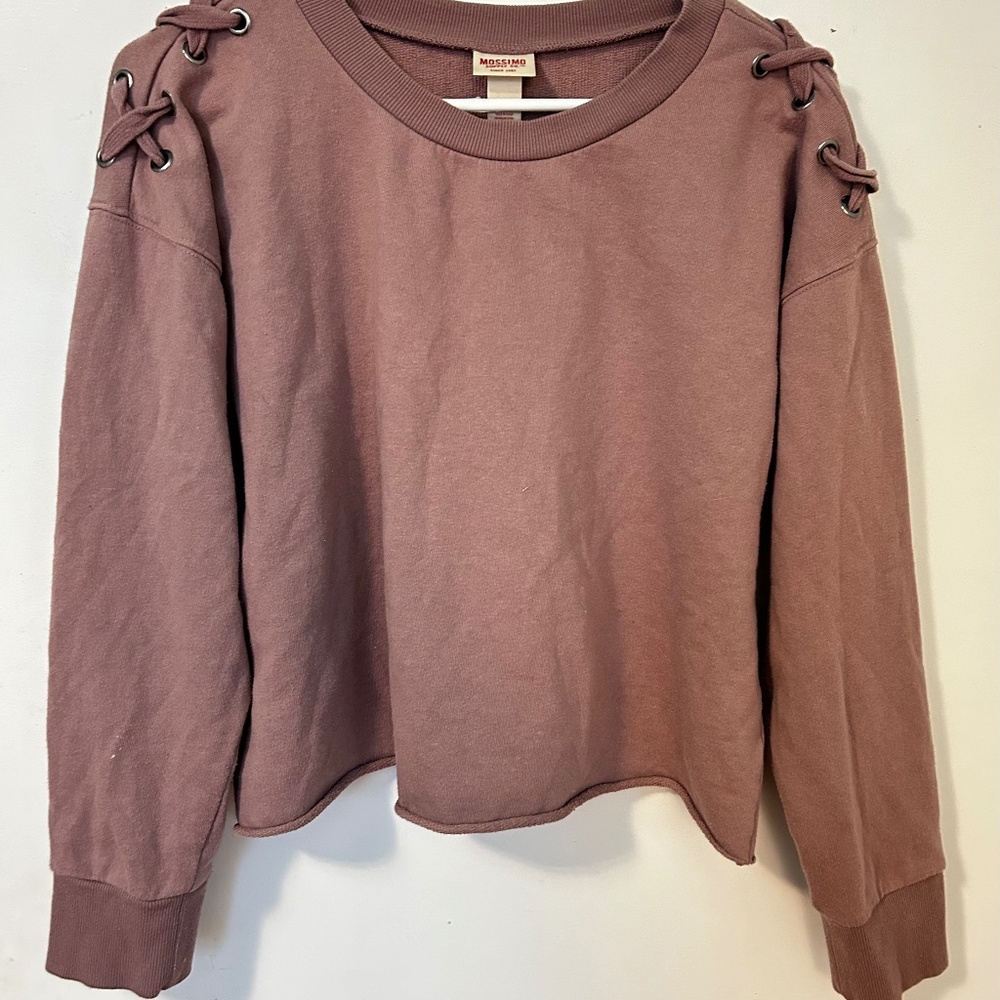 Super cute sweater that looks great in any season!